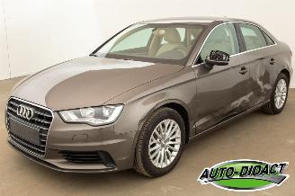 Schadeauto Audi A3 1.6 TDI Clima Navi Leder Ambiente 2014/3