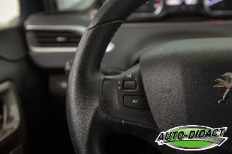 Peugeot 2008 1.2 Active 118.099 km Navi Airco picture 12