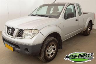 Vaurioauto  commercial vehicles Nissan Navara 2.5 dCi XE King Cab 2007/11