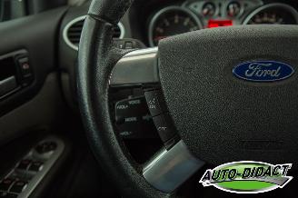Ford Focus 1.6 Titanium picture 12
