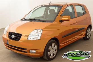 Schadeauto Kia Picanto 1.0 LXE X-tra 2005/4