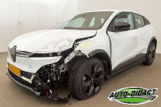 krockskadad bil auto Renault Mégane E-Tech Urban Range Evolution 40 kWh 2025/5