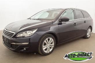 damaged passenger cars Peugeot 308 1.6 Active Clima Navi Camera Pano 2015/9