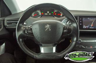 Peugeot 308 SW 1.2 Carpas Clima Navi Camera Style picture 5
