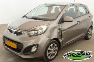 Vaurioauto  passenger cars Kia Picanto 1.0 CVVT Airco Navi ISG Comfort Pack 2013/5