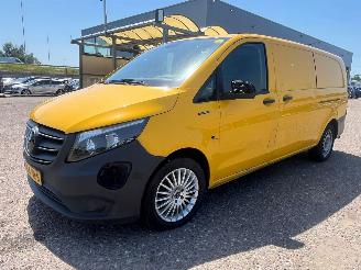 krockskadad bil bedrijf Mercedes eVito Extra Lang 66 kWh 2021/9