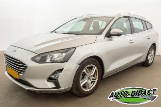 Vaurioauto  passenger cars Ford Focus Wagon - 1.0 EcoBoost Hybrid - Navi - Camera - Trend Edition Business 2021/10