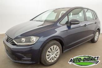Vaurioauto  passenger cars Volkswagen Golf Sportsvan 1.6 TDI - Airco - Navi - 136.699 km - Trendline 2015/8