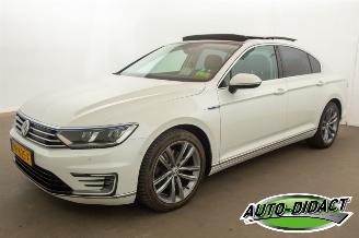 Damaged car Volkswagen Passat 1.4 TSI GTE Automaat Pano Digi Dash Navi Clima 2016/7