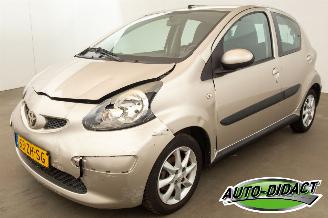 Damaged car Toyota Aygo 1.0-12V Airco 2008/3