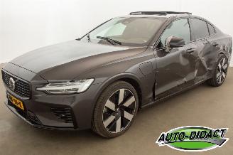skadebil auto Volvo S-60 2.0 T6 AWD R-Design Pano Recharge Plug-in Hybrid 2024/6