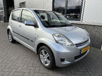 krockskadad bil auto Daihatsu Sirion 1.0 12V Premium 2011/1