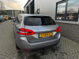 Peugeot 308 1.2 PureTech Allure Automaat picture 20