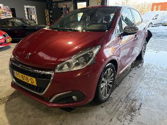 Peugeot 208 1.2 PureTech Automaat picture 2
