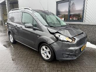 damaged commercial vehicles Ford Transit Courier Van 1.0 Trend benzine marge auto. 2017/7