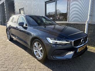 Voiture accidenté Volvo V-60 2.0 D3 Momentum 2019/3