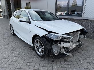 damaged passenger cars BMW 1-serie 118I High Executive 2021/1