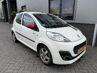 uszkodzony samochody osobowe Peugeot 107 1.0 Sportium 2012/9