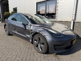 Damaged car Tesla Model 3 Standard RWD Plus 60 kWh 2020/12