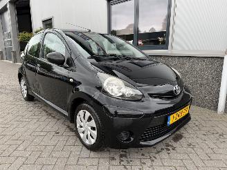 Schadeauto Toyota Aygo 1.0 VVT-i Comfort 2013/4