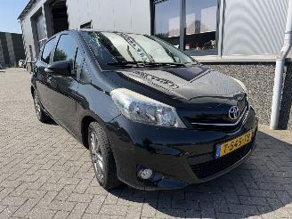 damaged passenger cars Toyota Yaris 1.3 VVT-i Aspiration 2014/4