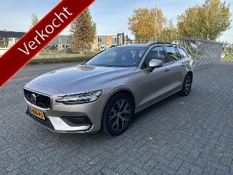 Unfallwagen Volvo V-60 2.0 B3 Essential Edition 2024/1