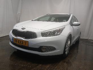 Unfallwagen Kia Cee d Cee'd Sportswagon (JDC5) Combi 1.6 GDI 16V (G4FD) [99kW]  (09-2012/12-=
2018) 2012/9