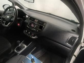 Kia Rio Rio III (UB) Hatchback 1.4 CVVT 16V (G4FA) [80kW]  (09-2011/12-2017) picture 8