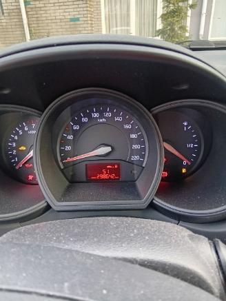 Kia Rio Rio III (UB) Hatchback 1.4 CVVT 16V (G4FA) [80kW]  (09-2011/12-2017) picture 2