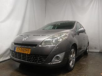 Vaurioauto  passenger cars Renault Scenic Grand Scénic III (JZ) MPV 2.0 16V CVT (M4R-F713) [103kW]  (02-2009/1=
2-2016) 2011/3