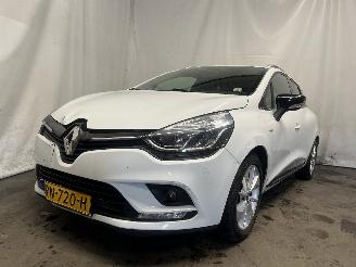 damaged passenger cars Renault Clio Clio IV Estate/Grandtour (7R) Combi 5-drs 0.9 Energy TCE 90 12V (H4B-4=
08(H4B-B4)) [66kW]  (01-2013/08-2021) 2017/12