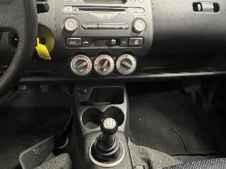 Honda Jazz Jazz (GD/GE2/GE3) Hatchback 1.2 i-DSi (L12A4) [57kW]  (03-2002/07-2008=
) picture 17