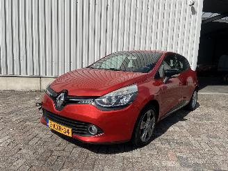 damaged passenger cars Renault Clio Clio IV (5R) Hatchback 5-drs 0.9 Energy TCE 90 12V (H4B-400(H4B-A4)) [=
66kW]  (11-2012/08-2021) 2013/8