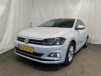 krockskadad bil auto Volkswagen Polo Polo VI (AW1) Hatchback 5-drs 1.0 TSI 12V (DUSB) [70kW]  (06-2017/...)= 2020/1