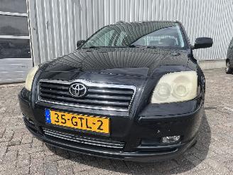 Vaurioauto  passenger cars Toyota Avensis Avensis Wagon (T25/B1E) Combi 2.0 16V VVT-i D4 (1AZFSE) [108kW]  (04-2=
003/11-2008) 2005/4
