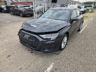 uszkodzony samochody osobowe Audi A3 30 TFSI Automaat 2023/11