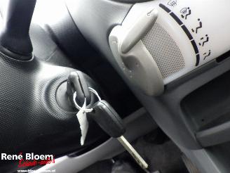 Peugeot 107 1.0-12V XS picture 12