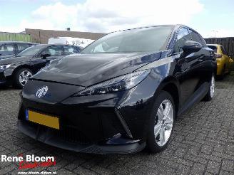 krockskadad bil auto MG 4 Electric Luxury 64kwh 2023/8