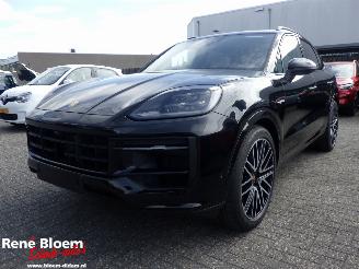 damaged passenger cars Porsche Cayenne 3.0 E-Hybrid 440pk Full Option 2025/3