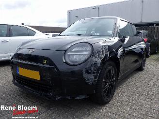 Voiture accidenté Mini Cooper SE Essential XS 54.2 kWh 218pk 2024/6