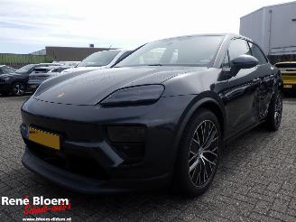 Vaurioauto  passenger cars Porsche Macan 100kwh 340pk 2025/7