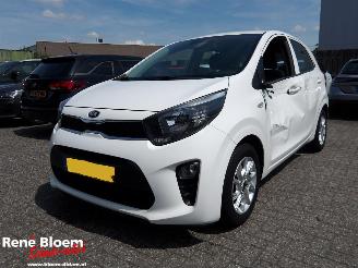 krockskadad bil auto Kia Picanto 1.0 CVVT Comfort  Plus-line Navigator 2018/9