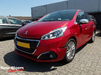 Voiture accidenté Peugeot 208 1.2 Puretech Allure 110pk 2018/11