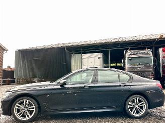 skadebil auto BMW 7-serie 730d xDrive 265pk aut + f1 High Exe M-Ed - nap - schuifdak - hud - softclose - 360 cam - harman/kardon - luchtvering 2017/7