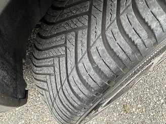 Citroën C3 Gereserveerd 1.2 PureTech 83pk C-Series - navi - line assist - clima - cruise - apple carpl - 66dkm nap - licht + regensensor picture 83