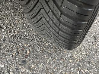 Citroën C3 Gereserveerd 1.2 PureTech 83pk C-Series - navi - line assist - clima - cruise - apple carpl - 66dkm nap - licht + regensensor picture 81