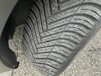 Citroën C3 Gereserveerd 1.2 PureTech 83pk C-Series - navi - line assist - clima - cruise - apple carpl - 66dkm nap - licht + regensensor picture 85