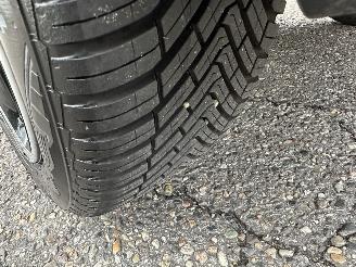 Citroën C3 Gereserveerd 1.2 PureTech 83pk C-Series - navi - line assist - clima - cruise - apple carpl - 66dkm nap - licht + regensensor picture 79