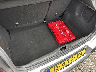 Citroën C3 Gereserveerd 1.2 PureTech 83pk C-Series - navi - line assist - clima - cruise - apple carpl - 66dkm nap - licht + regensensor picture 75