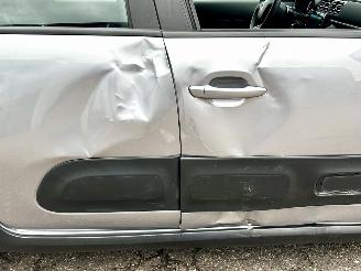 Citroën C3 Gereserveerd 1.2 PureTech 83pk C-Series - navi - line assist - clima - cruise - apple carpl - 66dkm nap - licht + regensensor picture 12